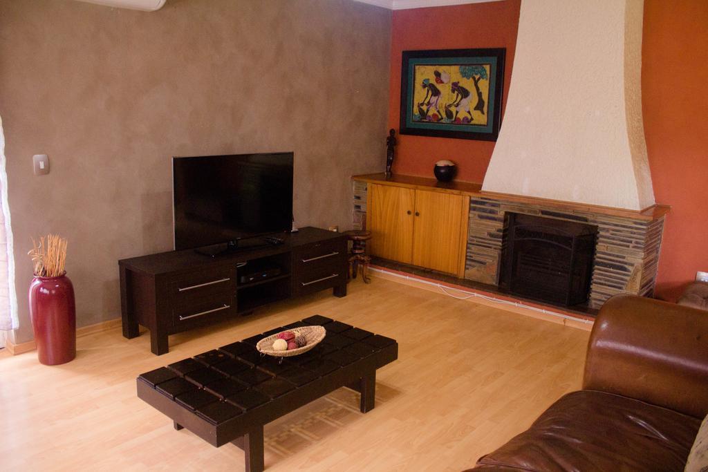 Khuvena Guesthouse Randburg Esterno foto