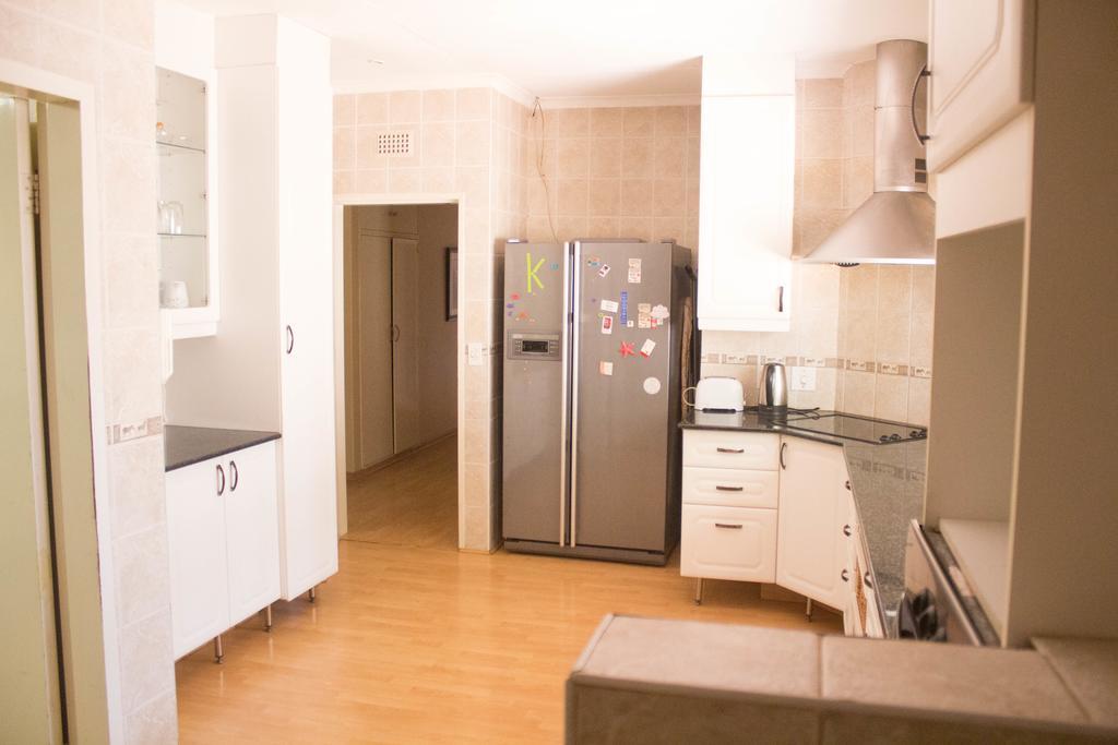 Khuvena Guesthouse Randburg Esterno foto