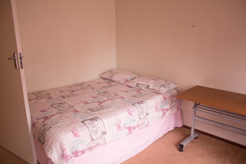 Khuvena Guesthouse Randburg Esterno foto