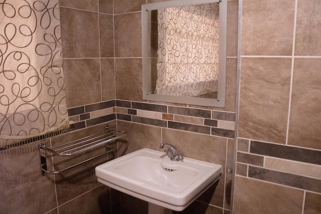 Khuvena Guesthouse Randburg Esterno foto