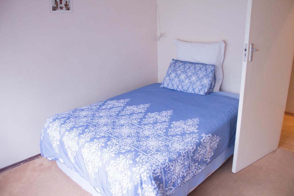 Khuvena Guesthouse Randburg Esterno foto