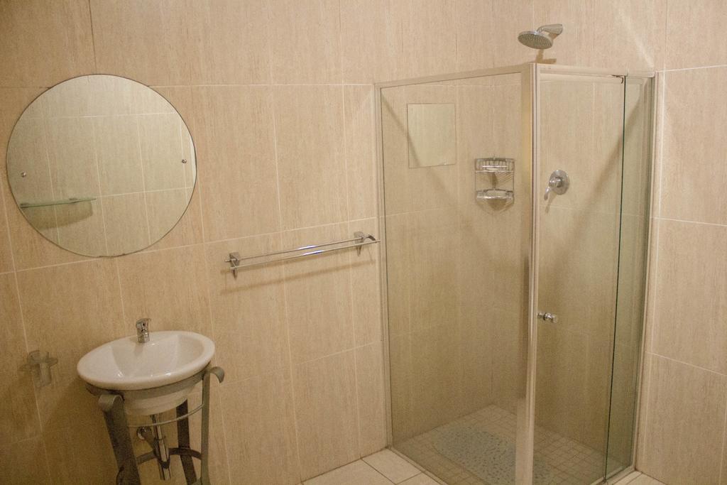 Khuvena Guesthouse Randburg Esterno foto