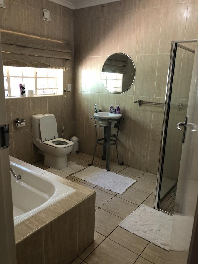 Khuvena Guesthouse Randburg Esterno foto