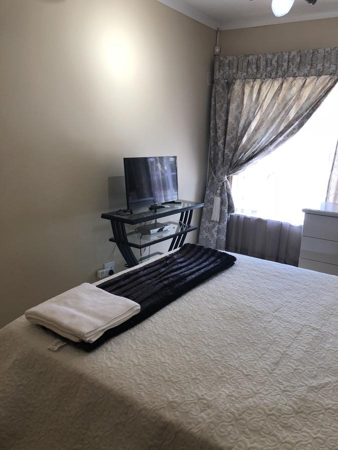 Khuvena Guesthouse Randburg Esterno foto