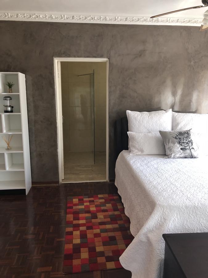 Khuvena Guesthouse Randburg Esterno foto