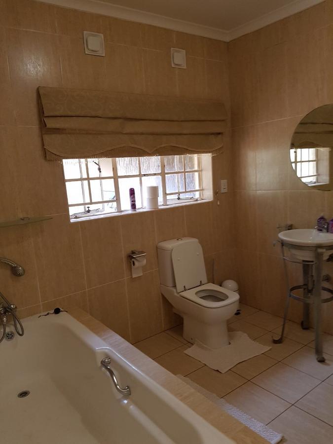 Khuvena Guesthouse Randburg Esterno foto
