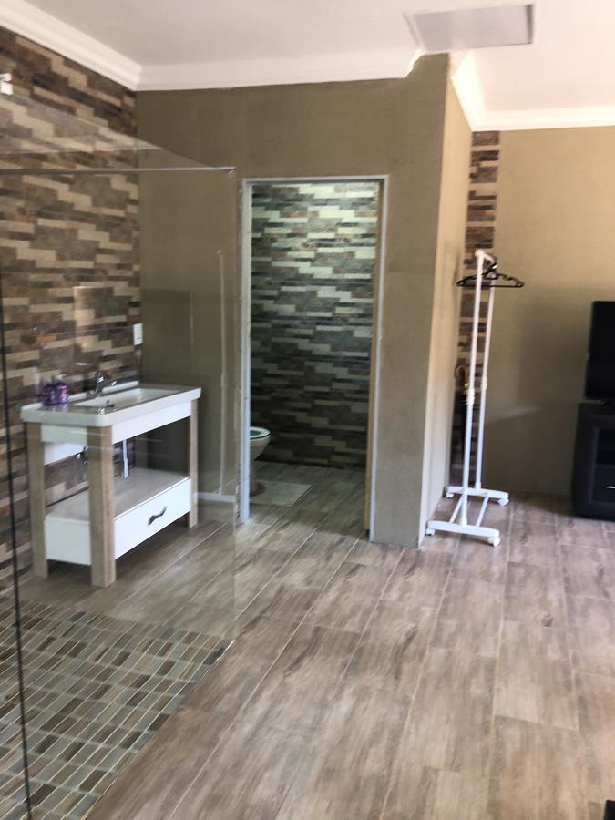 Khuvena Guesthouse Randburg Esterno foto