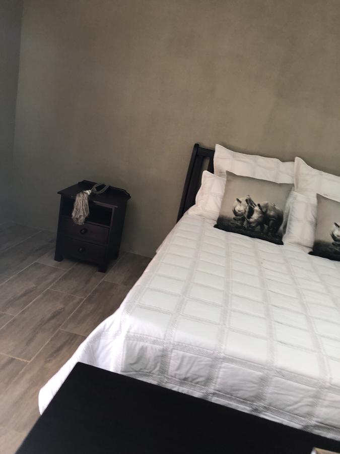 Khuvena Guesthouse Randburg Esterno foto