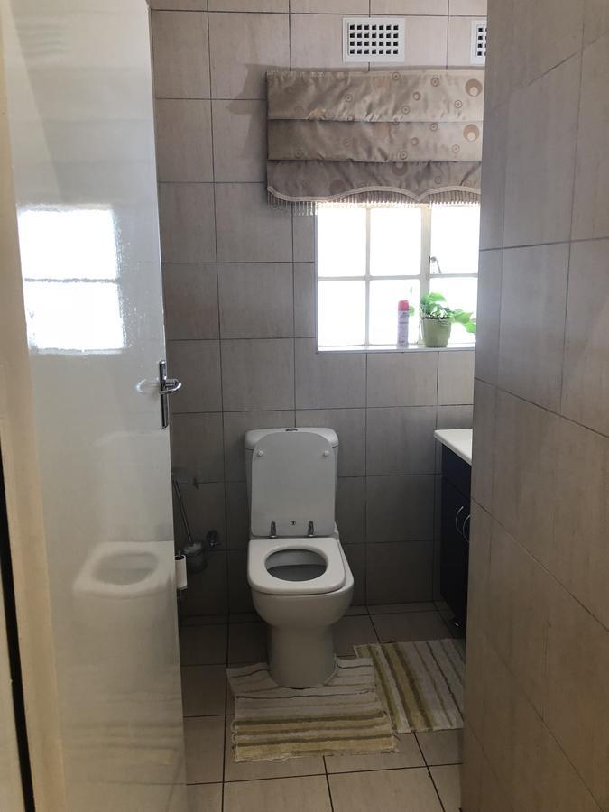 Khuvena Guesthouse Randburg Esterno foto