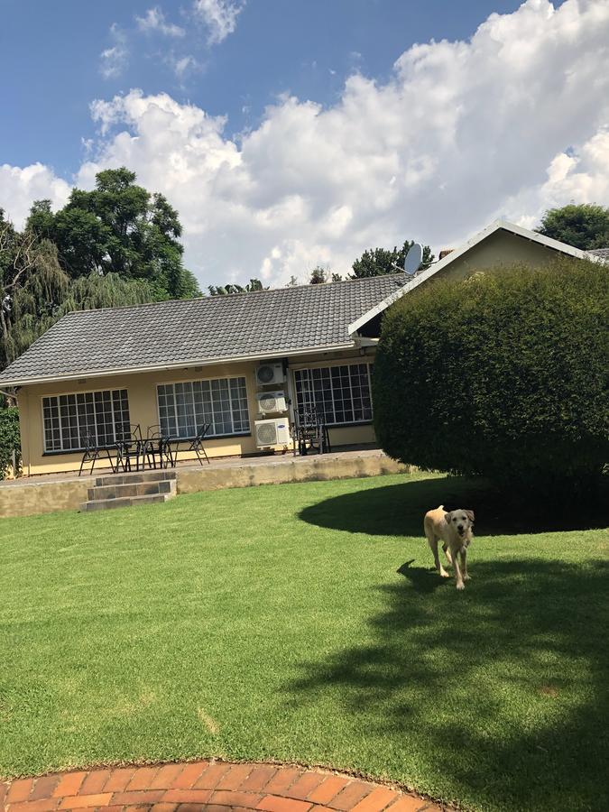 Khuvena Guesthouse Randburg Esterno foto